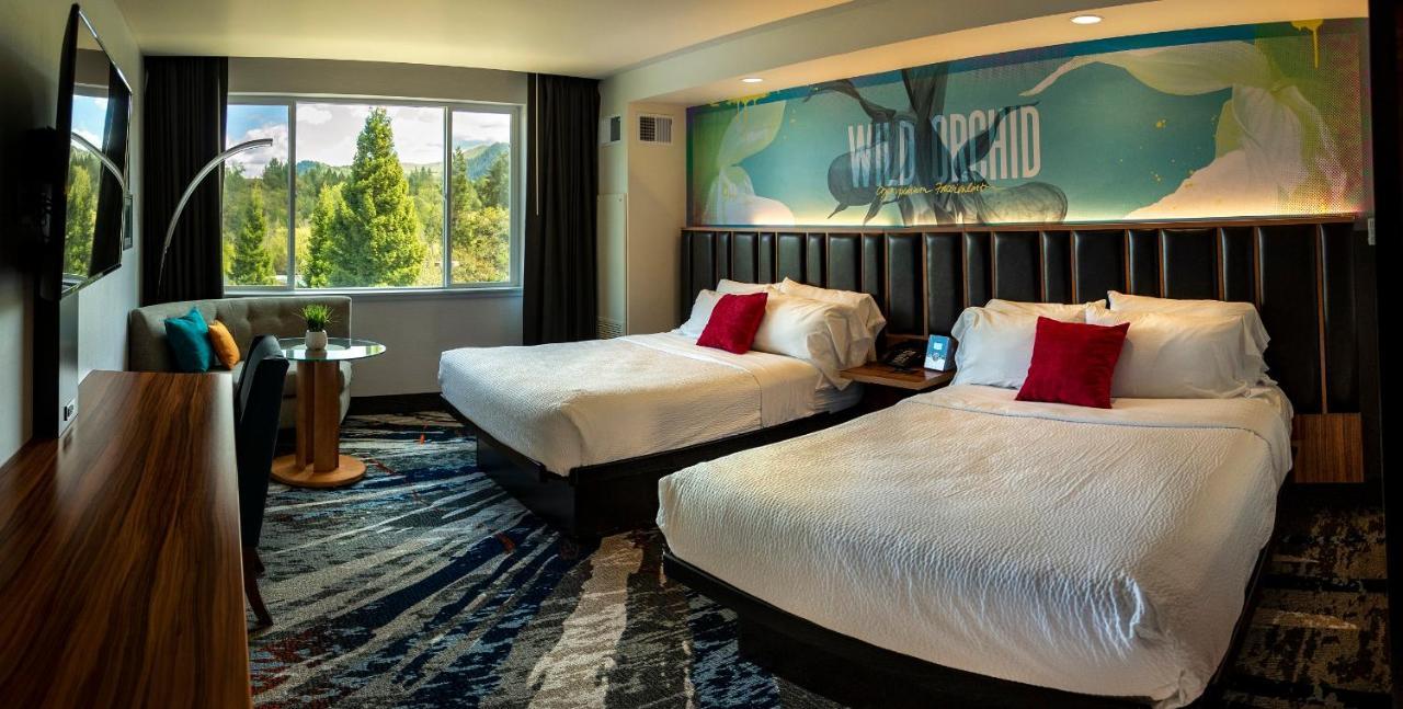Deluxe Queen Room